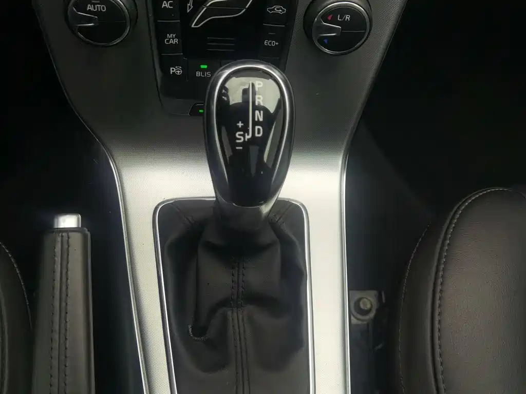 Volvo V40 — миниатюра 13