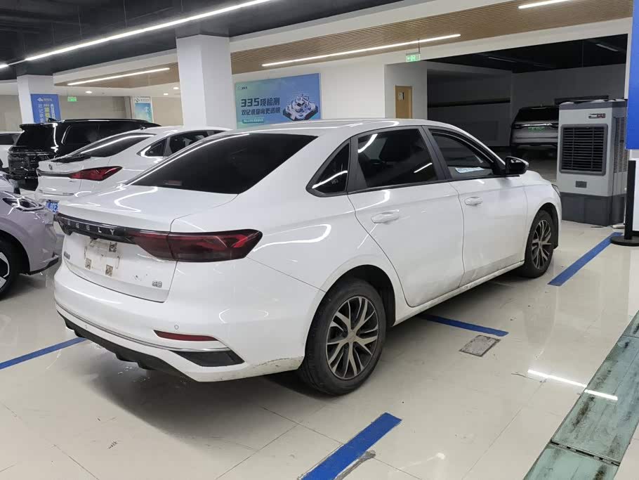 Geely Emgrand 1.5 л 2023 г. Белый, пробег 43300 км
