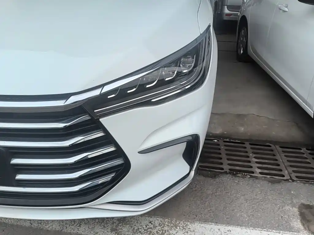 BYD MAX — миниатюра 24