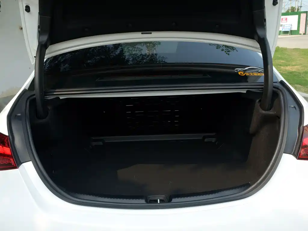Mercedes-Benz C-Class — миниатюра 7