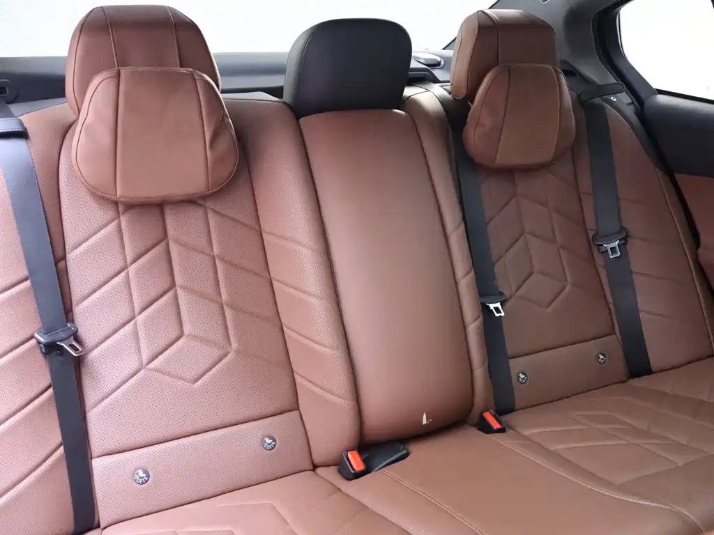 BMW 5 Series — миниатюра 23