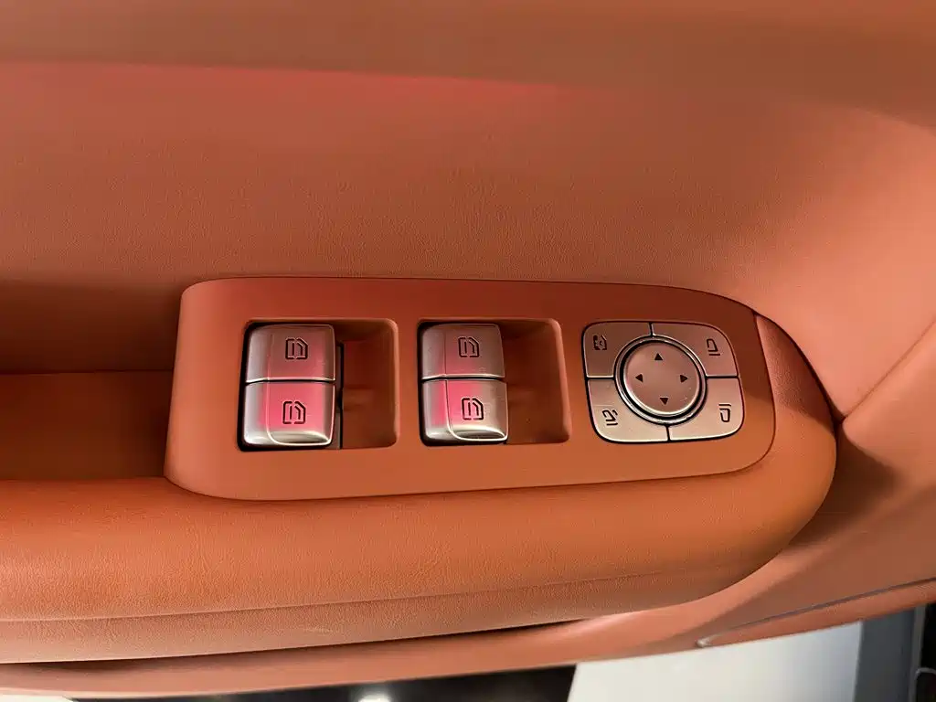Li Auto Li L8 — миниатюра 16