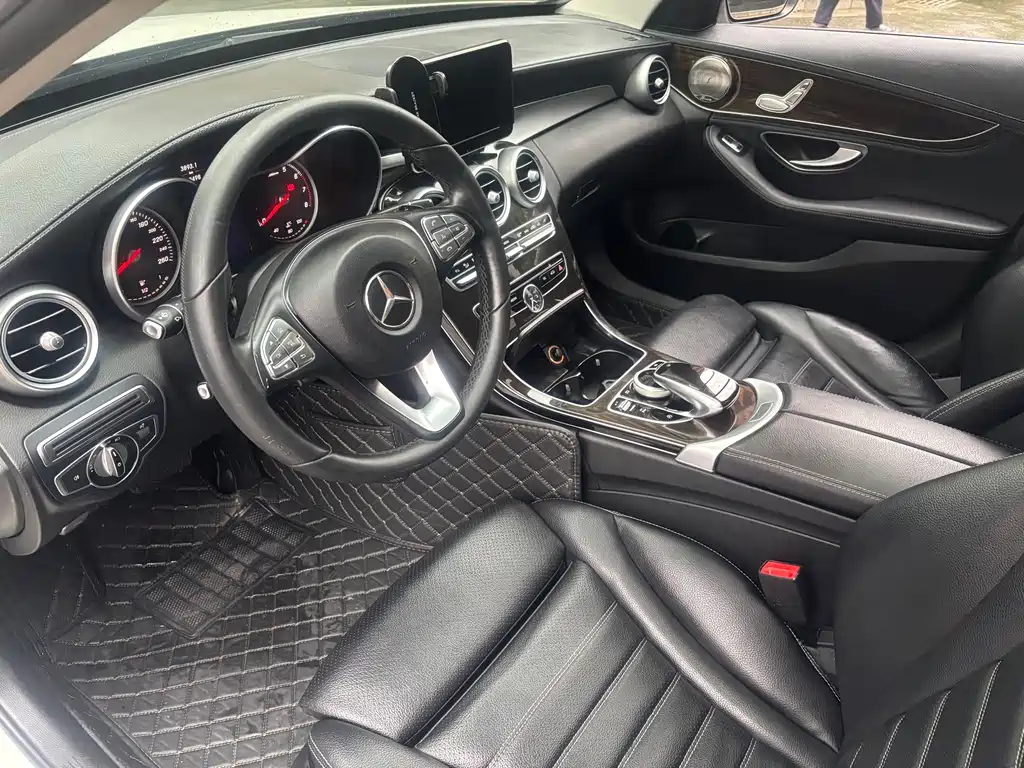 Mercedes-Benz C-Class — миниатюра 14