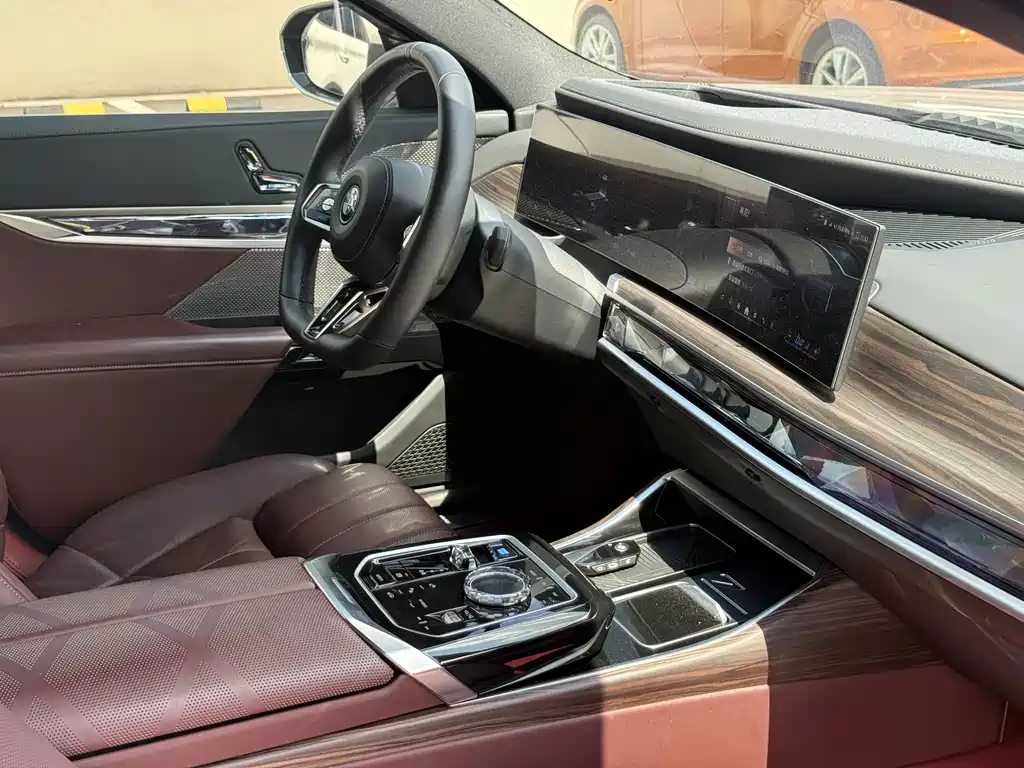 BMW i7 — миниатюра 32