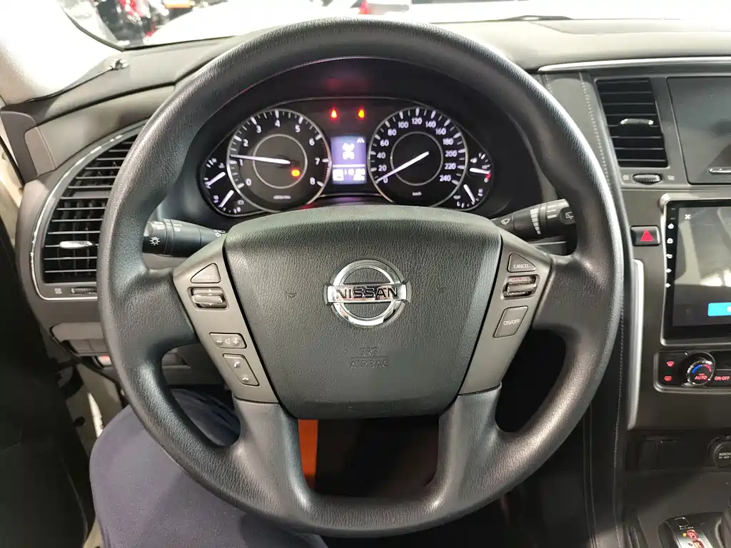 Nissan Patrol — миниатюра 10