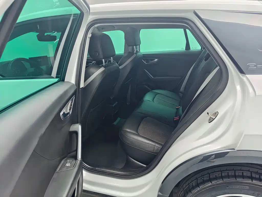 Audi Q2L e-tron — миниатюра 13