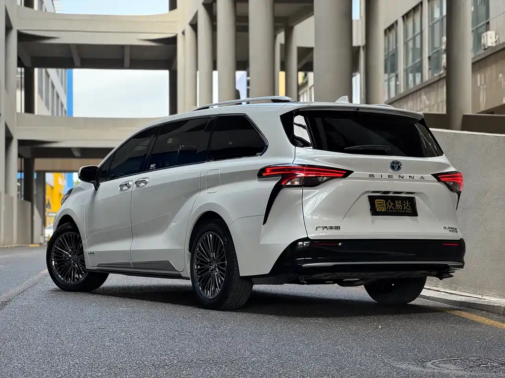 Toyota Sienna — миниатюра 5