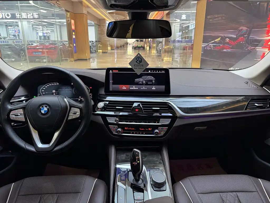 BMW 5 Series — миниатюра 14