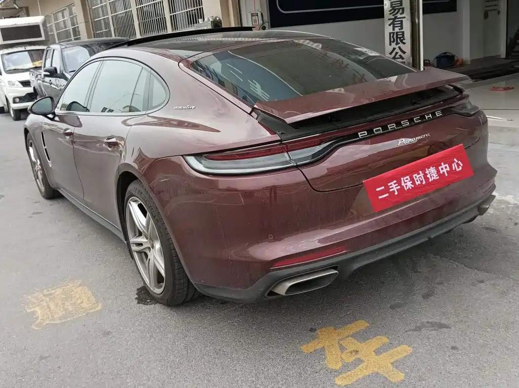 PORSCHE PANAMERA