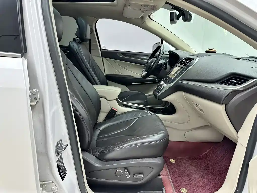 Lincoln MKC — миниатюра 4