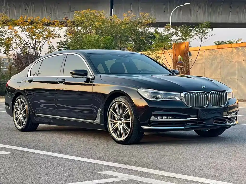 BMW 7 SERIES