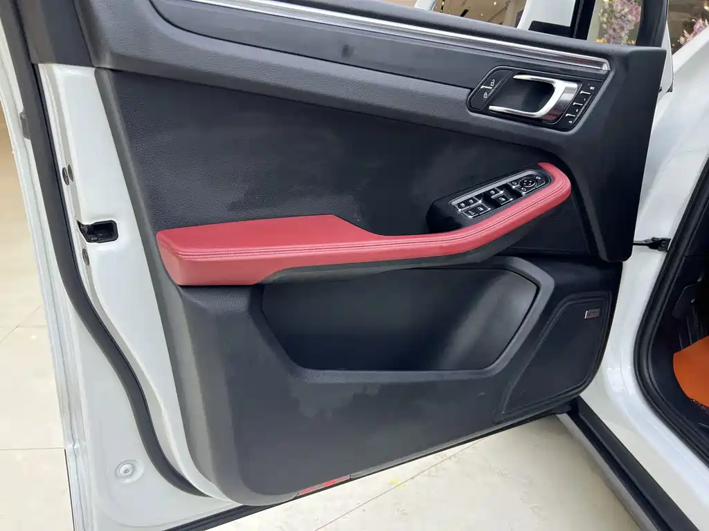 Porsche Macan — миниатюра 15