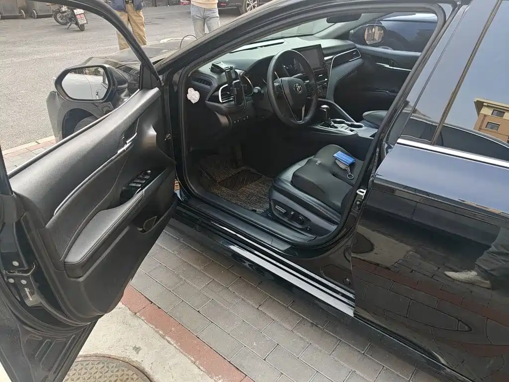 Toyota Camry — миниатюра 12