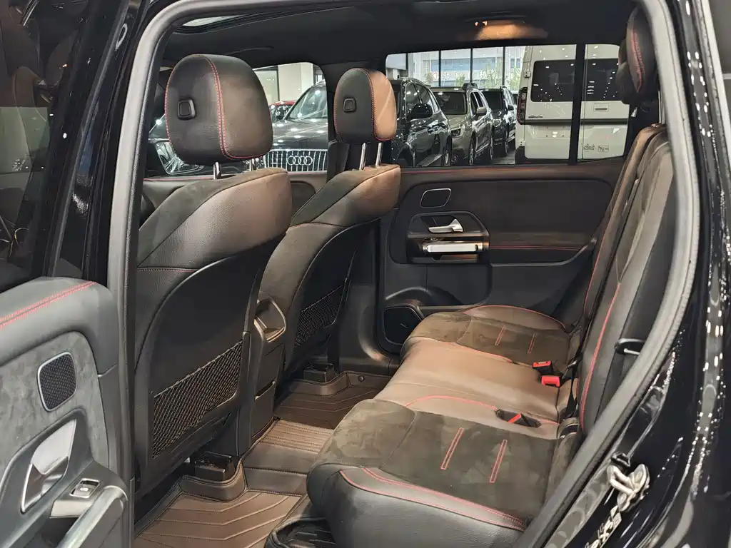Mercedes-Benz GLB AMG — миниатюра 8