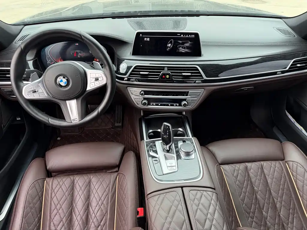 BMW 7 Series — миниатюра 9