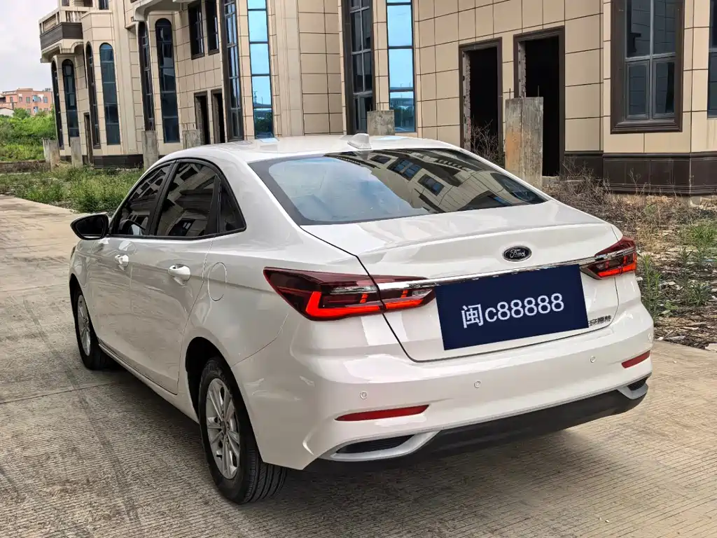 Ford Escort — миниатюра 8