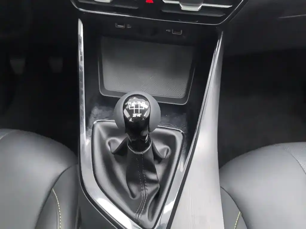 Roewe i5 — миниатюра 13