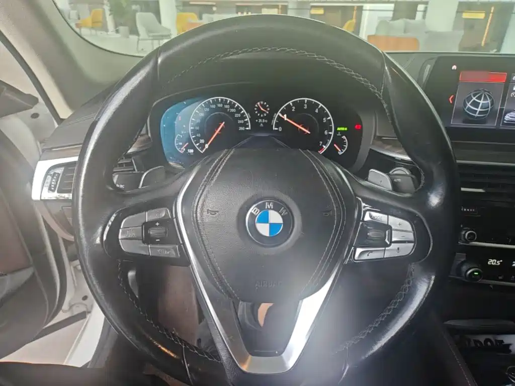 BMW 5 Series — миниатюра 11