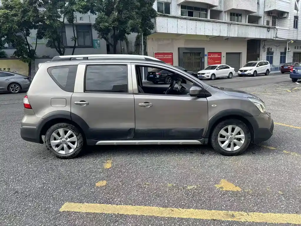 Nissan Livina — миниатюра 4