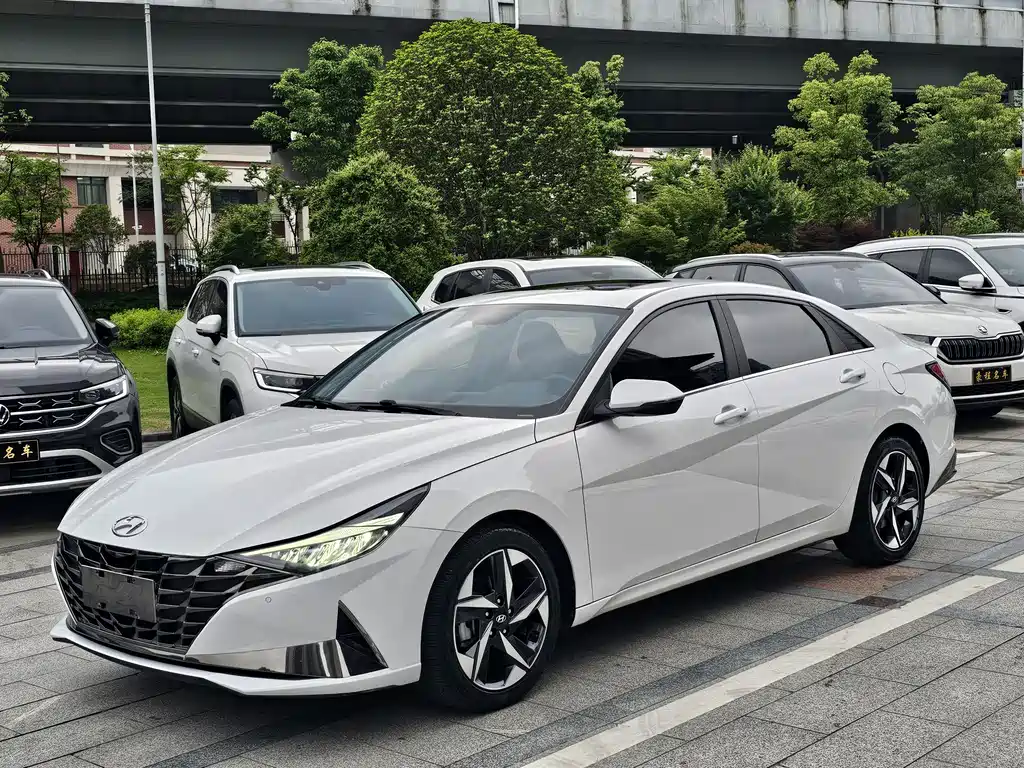 Hyundai Elantra 2022