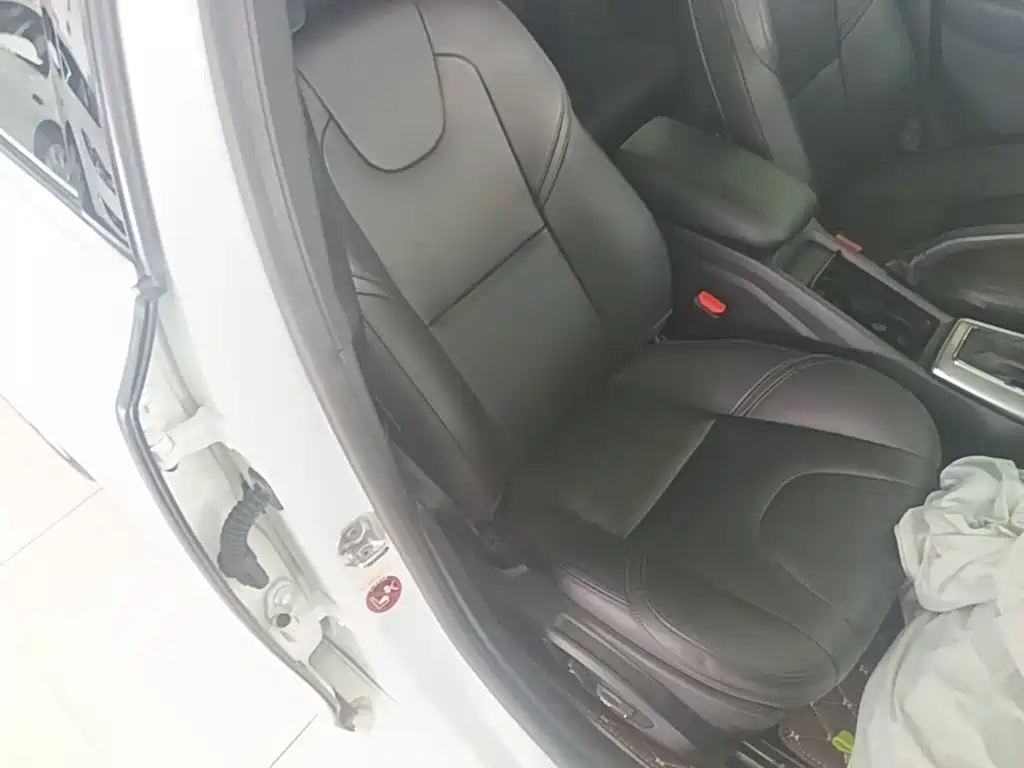 Volvo V40 — миниатюра 25