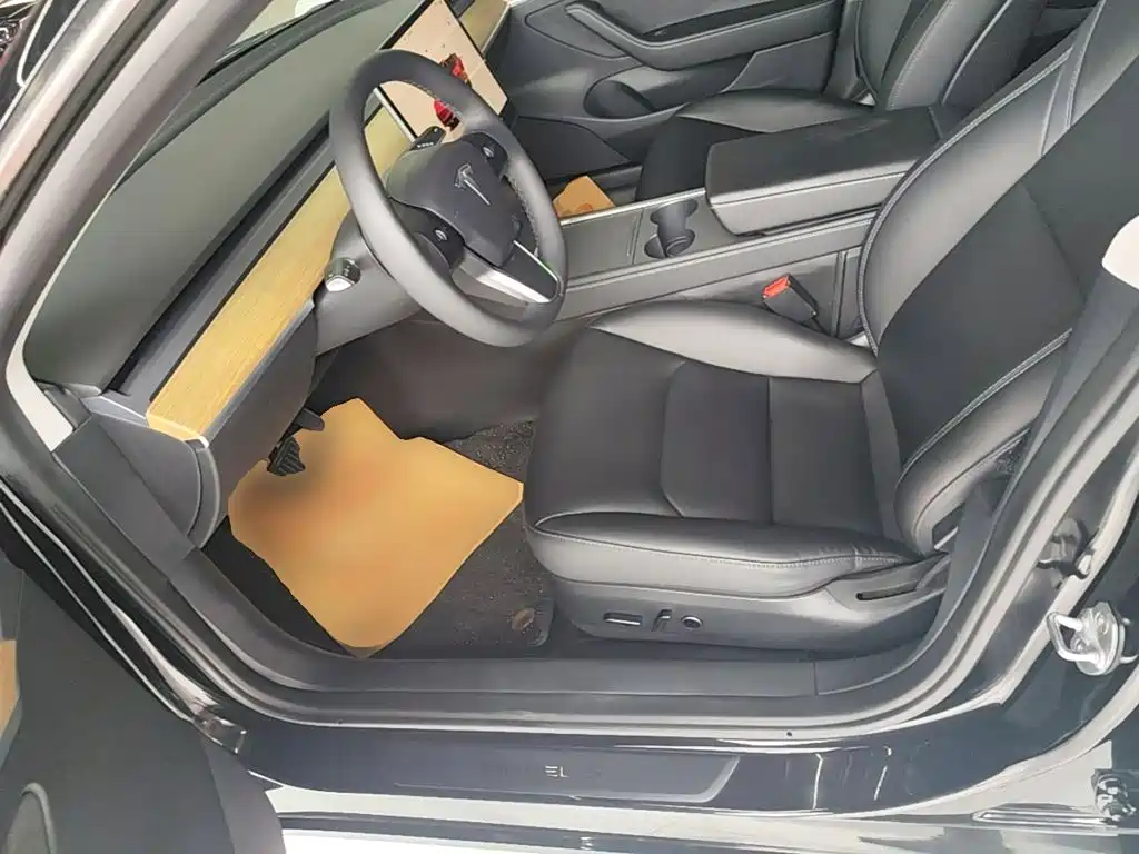 Tesla Model 3 — миниатюра 15