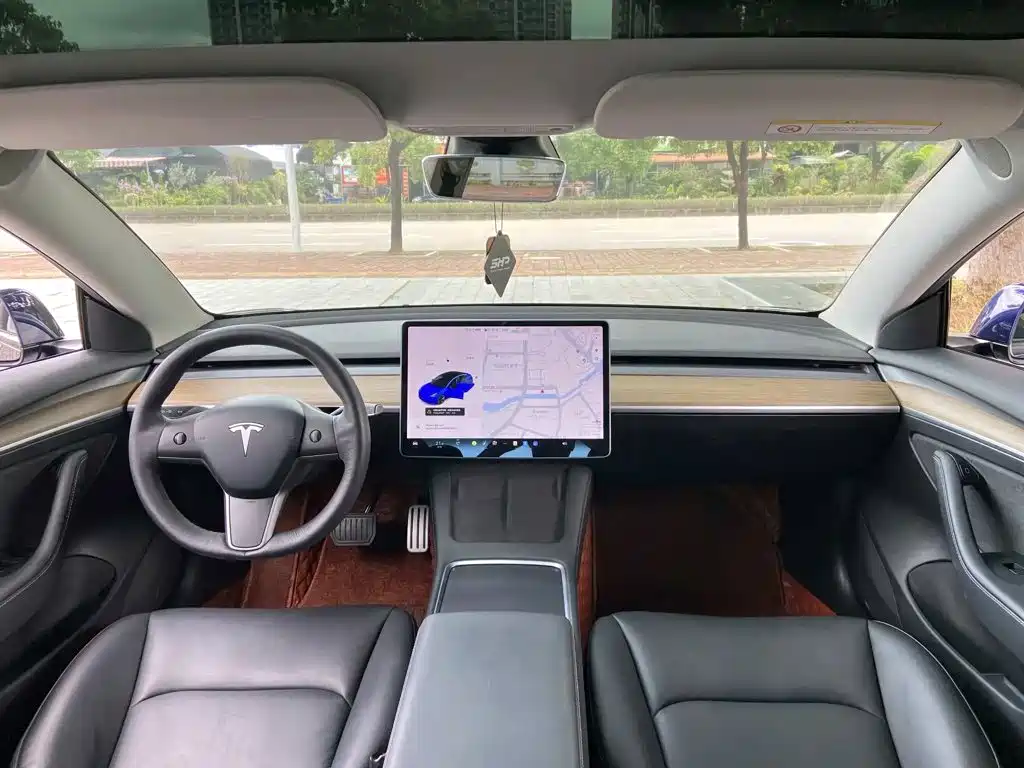 Tesla Model 3 — миниатюра 5