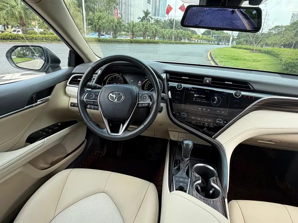 Toyota Camry — миниатюра 14