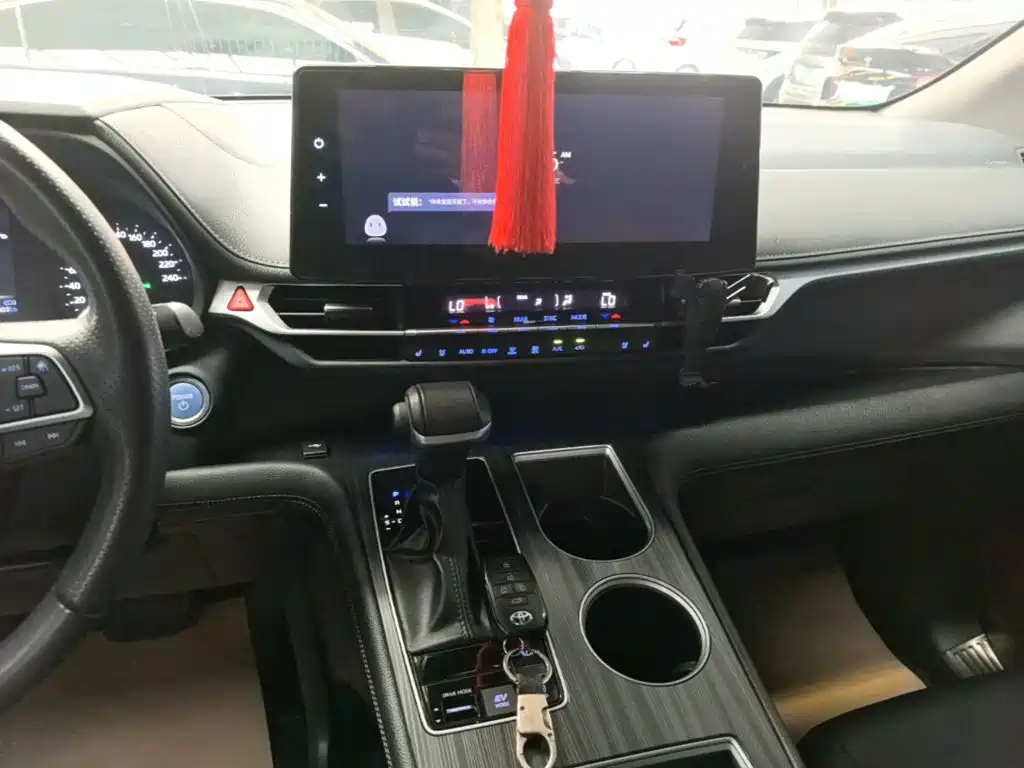 Toyota Sienna — миниатюра 13