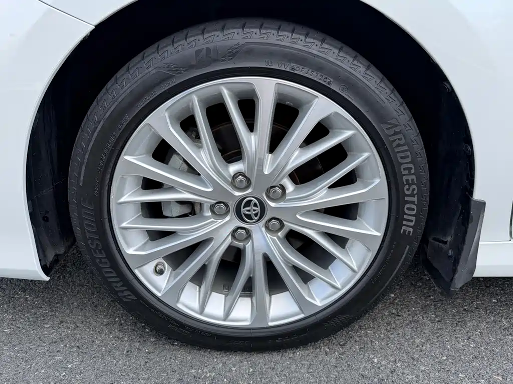 Toyota Camry — миниатюра 22