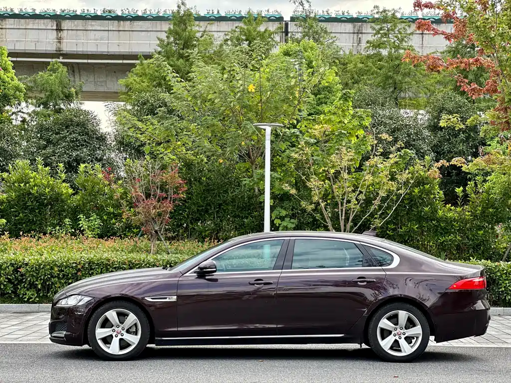 Jaguar XFL — миниатюра 7