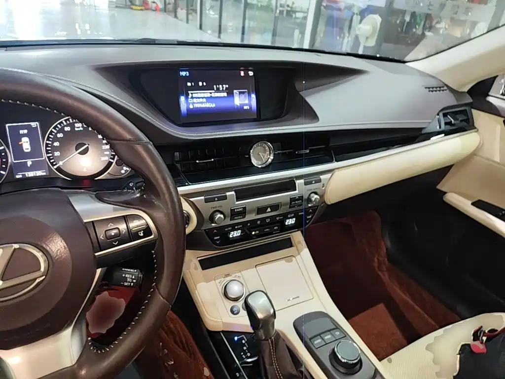 Lexus ES — миниатюра 10