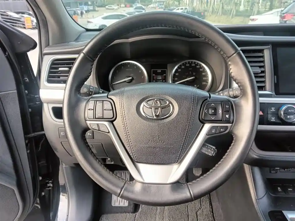 TOYOTA HIGHLANDER