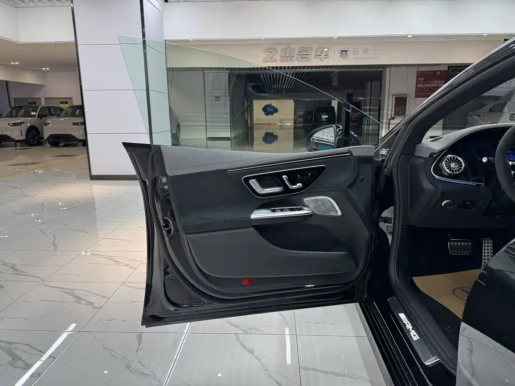Mercedes-Benz EQE AMG — миниатюра 14