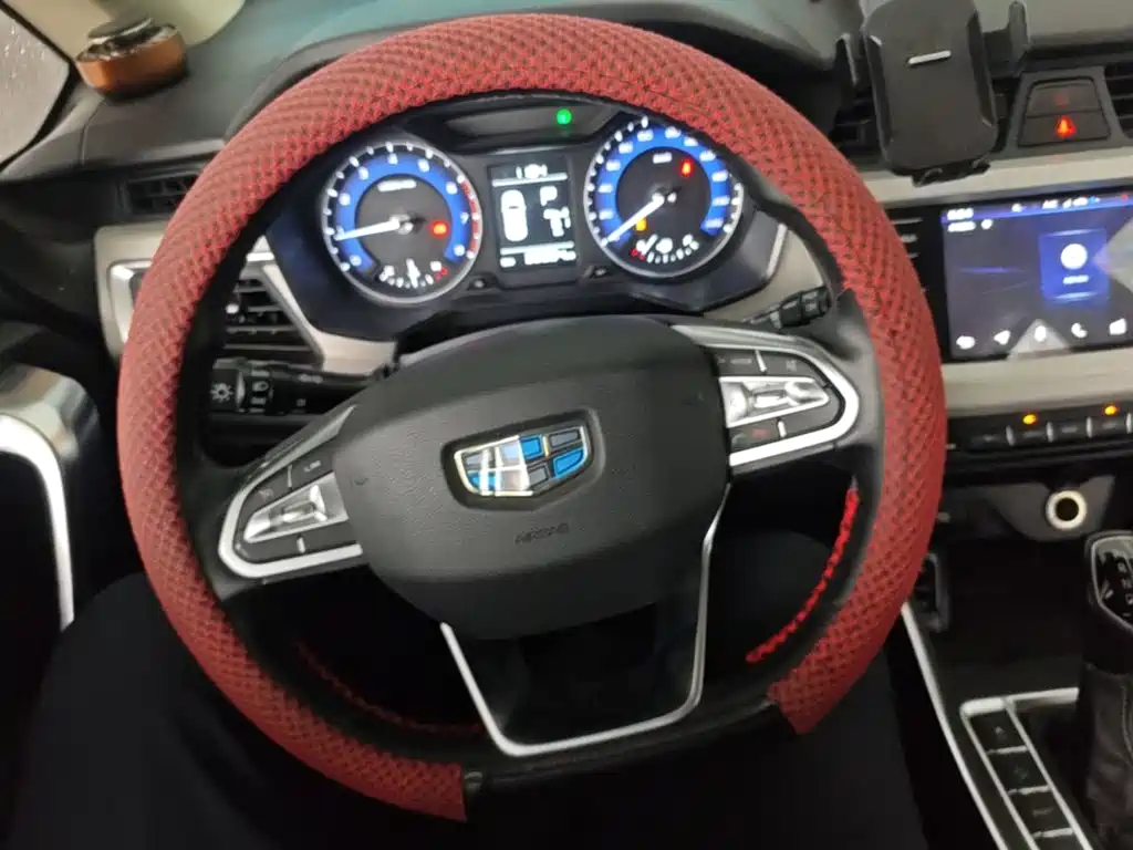 Geely Vision X3 — миниатюра 11