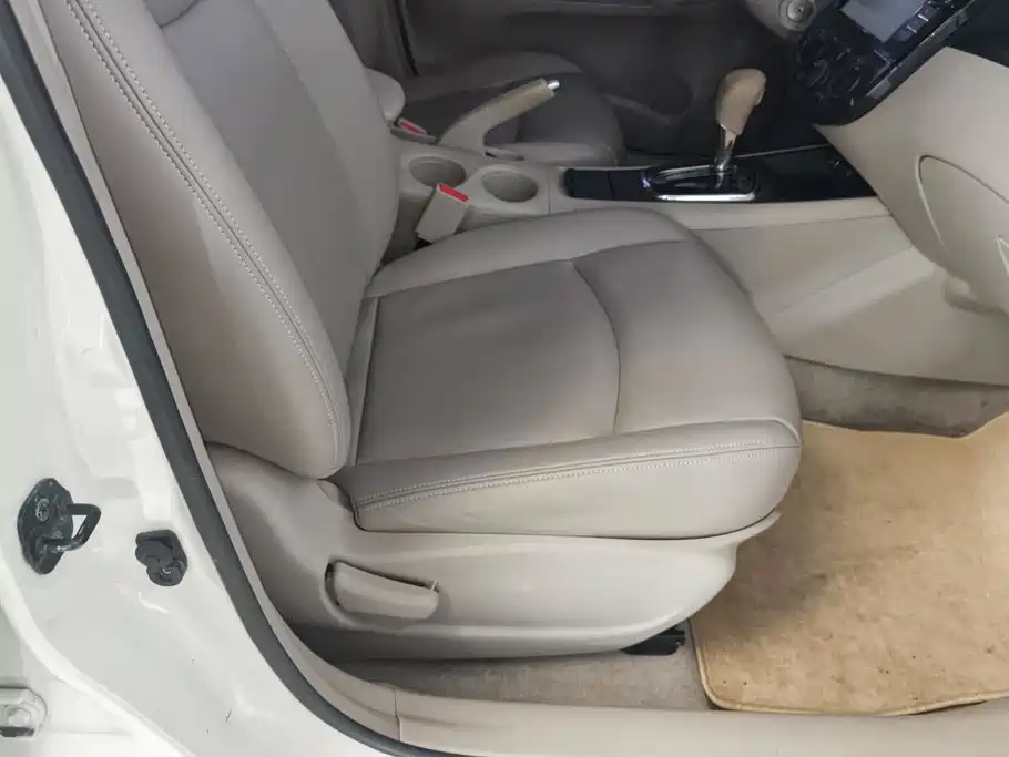 Nissan Tiida — миниатюра 8
