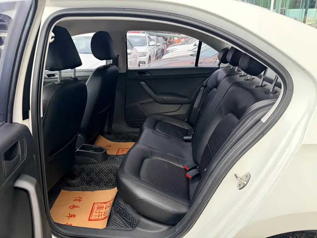Volkswagen Santana — миниатюра 8