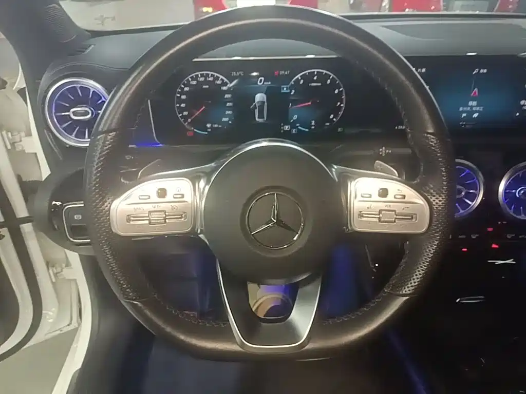 Mercedes-Benz A-Class — миниатюра 11