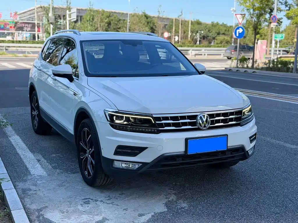 Volkswagen Tiguan L — миниатюра 26