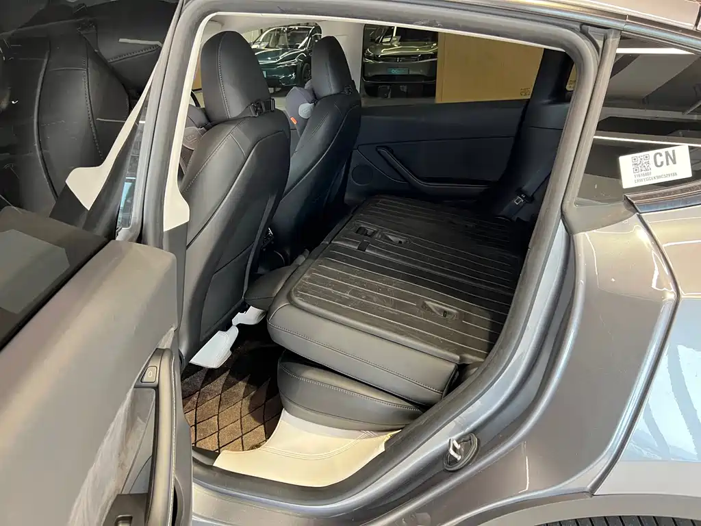 Tesla Model Y — миниатюра 11