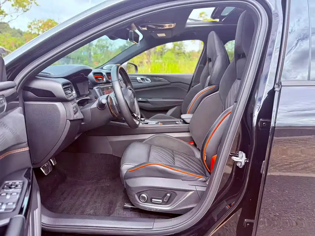 Lynk & Co 02 Hatchback — миниатюра 7