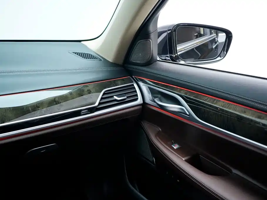 BMW 7 Series — миниатюра 22