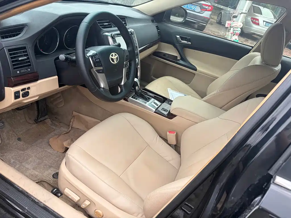 Toyota Reiz — миниатюра 8