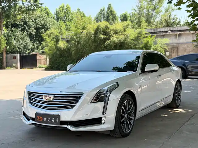 Cadillac CT — фото 1