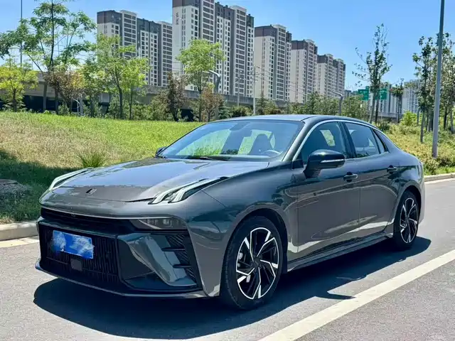 Lynk & Co 03