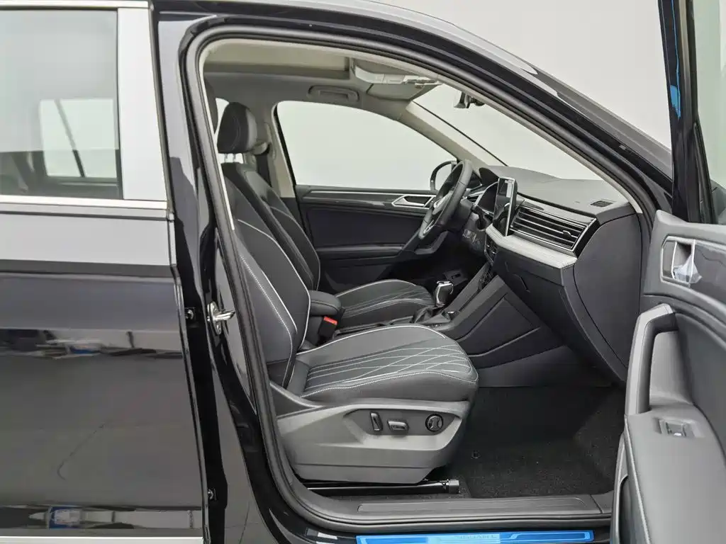 Volkswagen Tiguan L — миниатюра 23