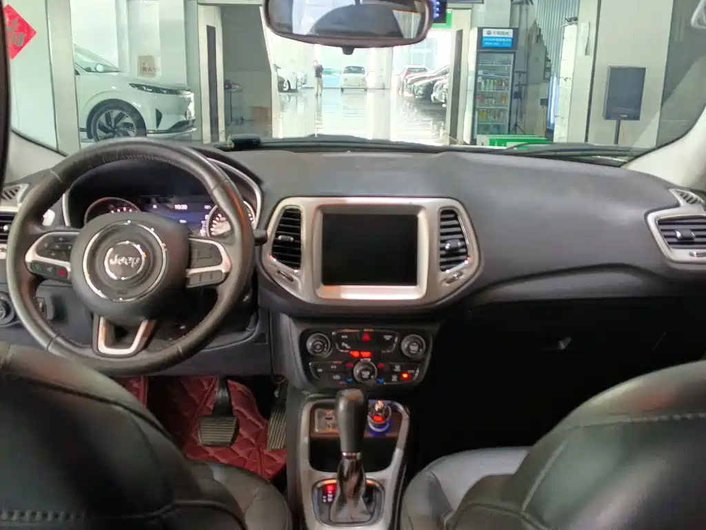 Jeep Compass — миниатюра 5