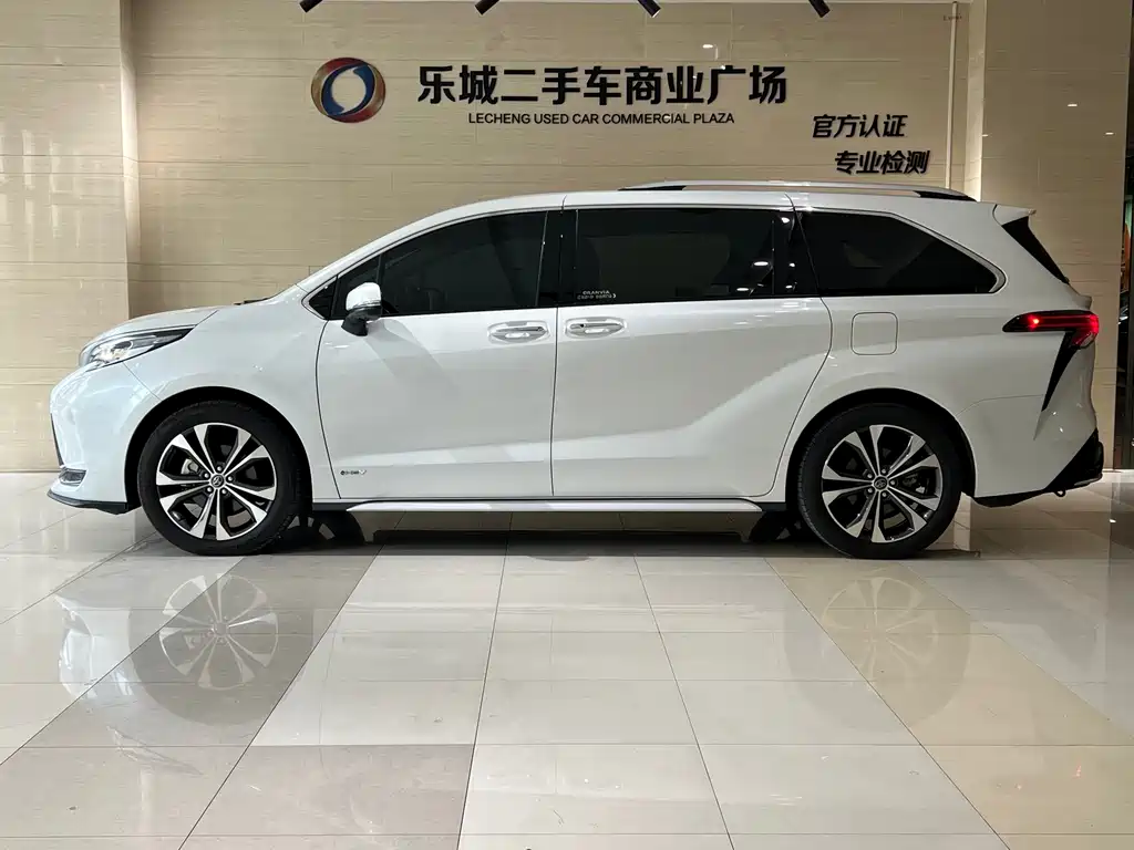 Toyota Granvia — миниатюра 4