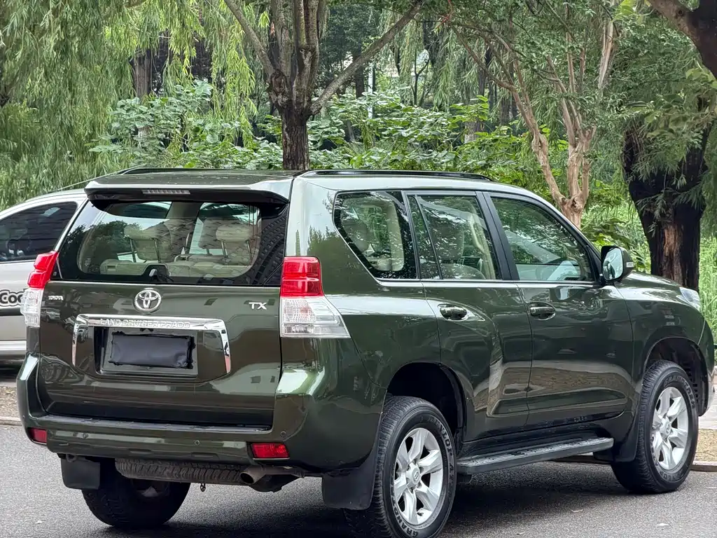 Toyota Land Cruiser Prado 2010 2.7L AT Standard