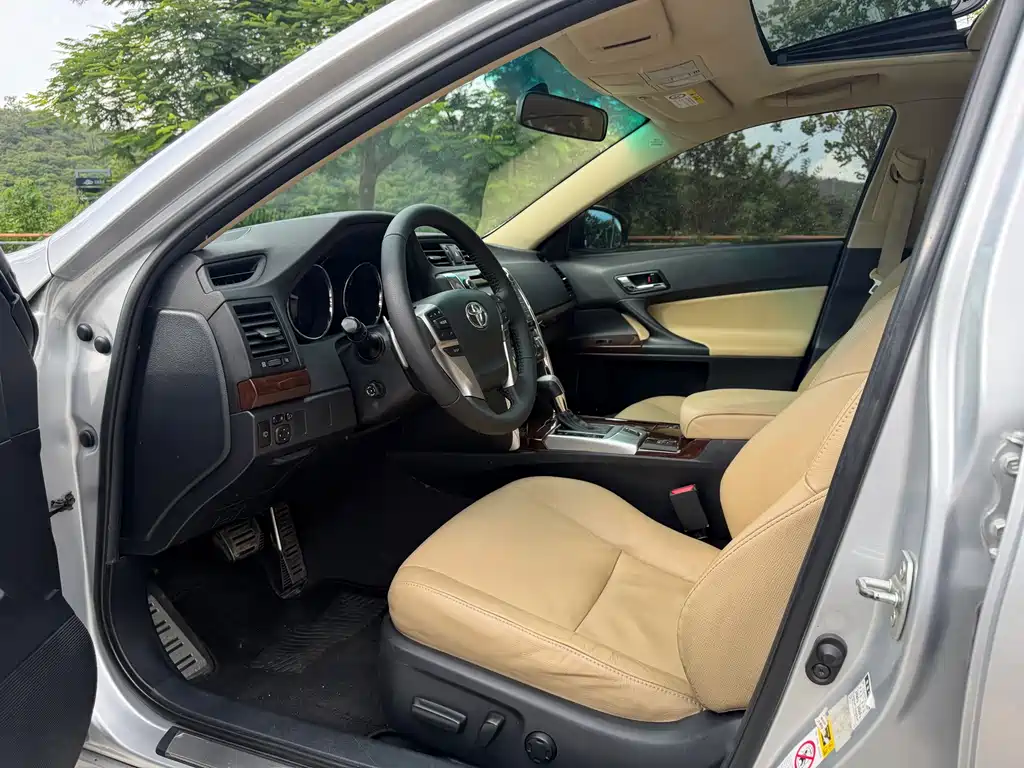 Toyota Reiz 2013 2.5V
